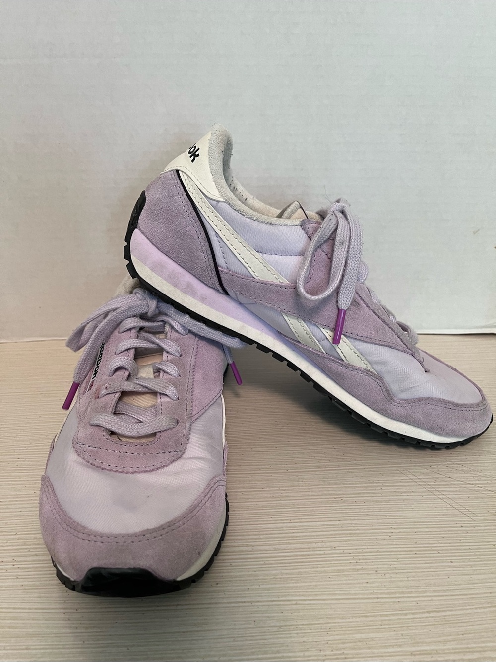 Reebok Classic Lilac Suede Low-Top Sneakers Sz 8 Women’s